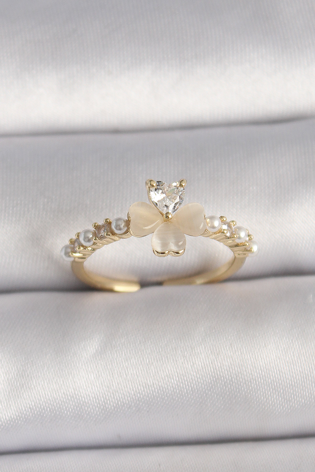 Pirinç Gümüş Renk Zirkon Taşlı Beyaz Mineli Yonca Model İnci Detay Ayarlanabilir Yüzük BYK3551