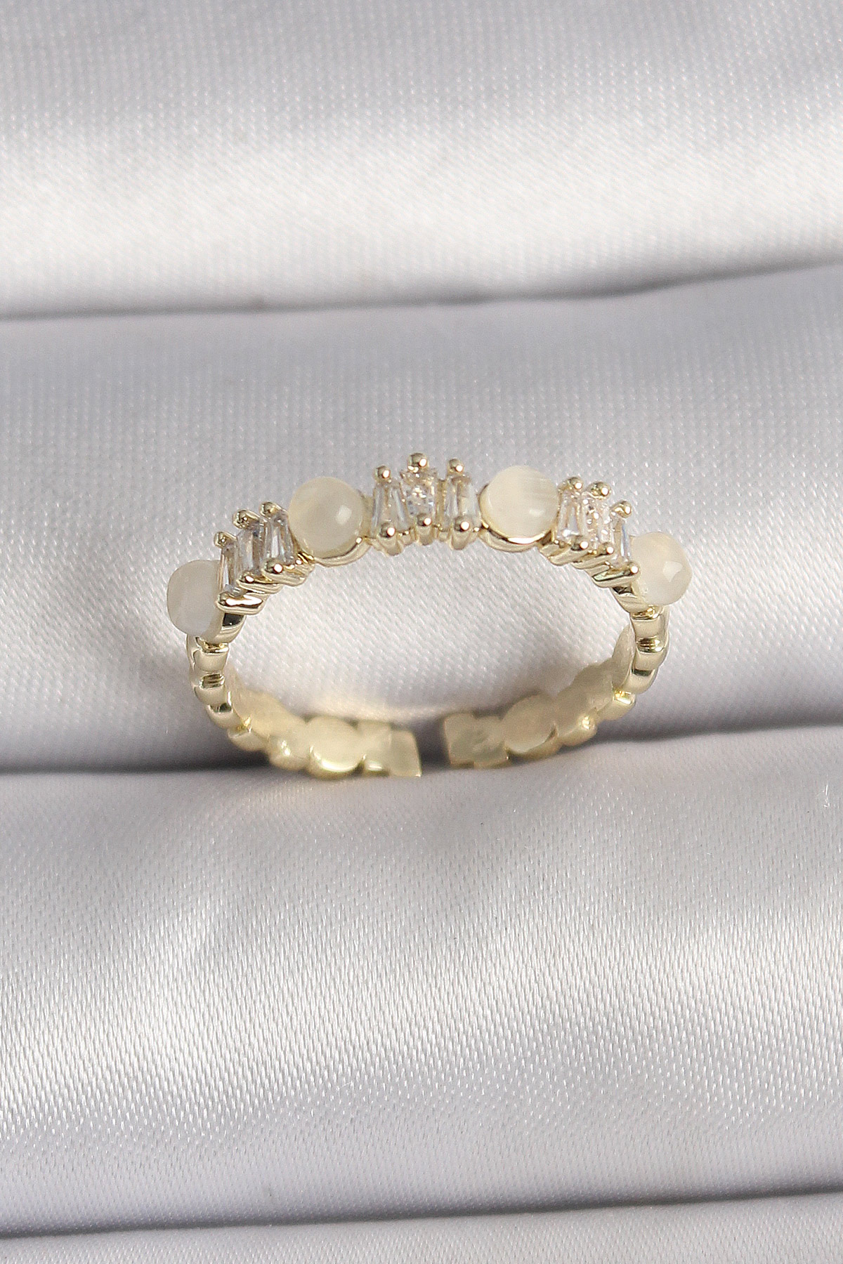 Pirinç Gold Renk Zirkon Taşlı Beyaz Mineli Ayarlanabilir Yüzük BYK3559