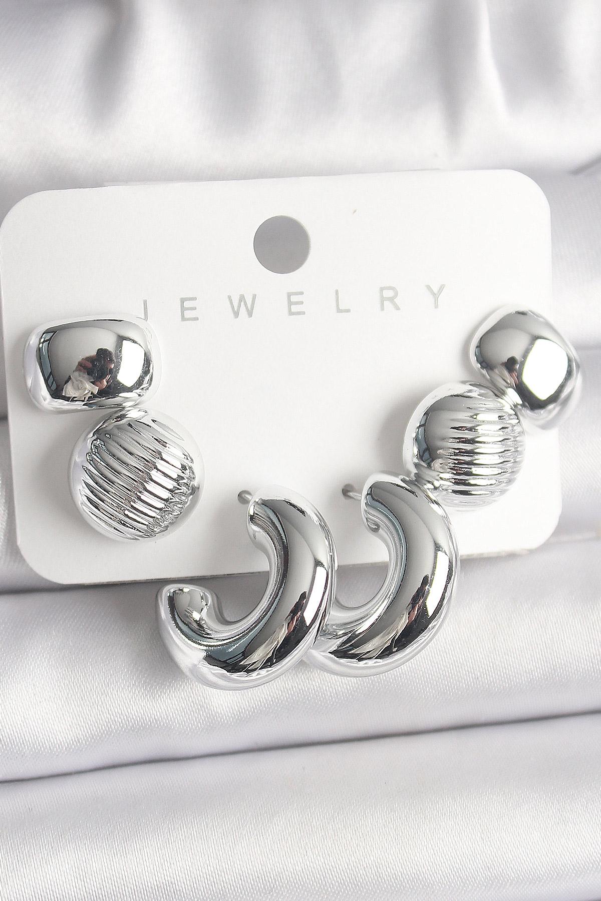 Gümüş Renk İşlemeli Daire Halka Model CCB Platik Kadın Küpe Seti BKP10025