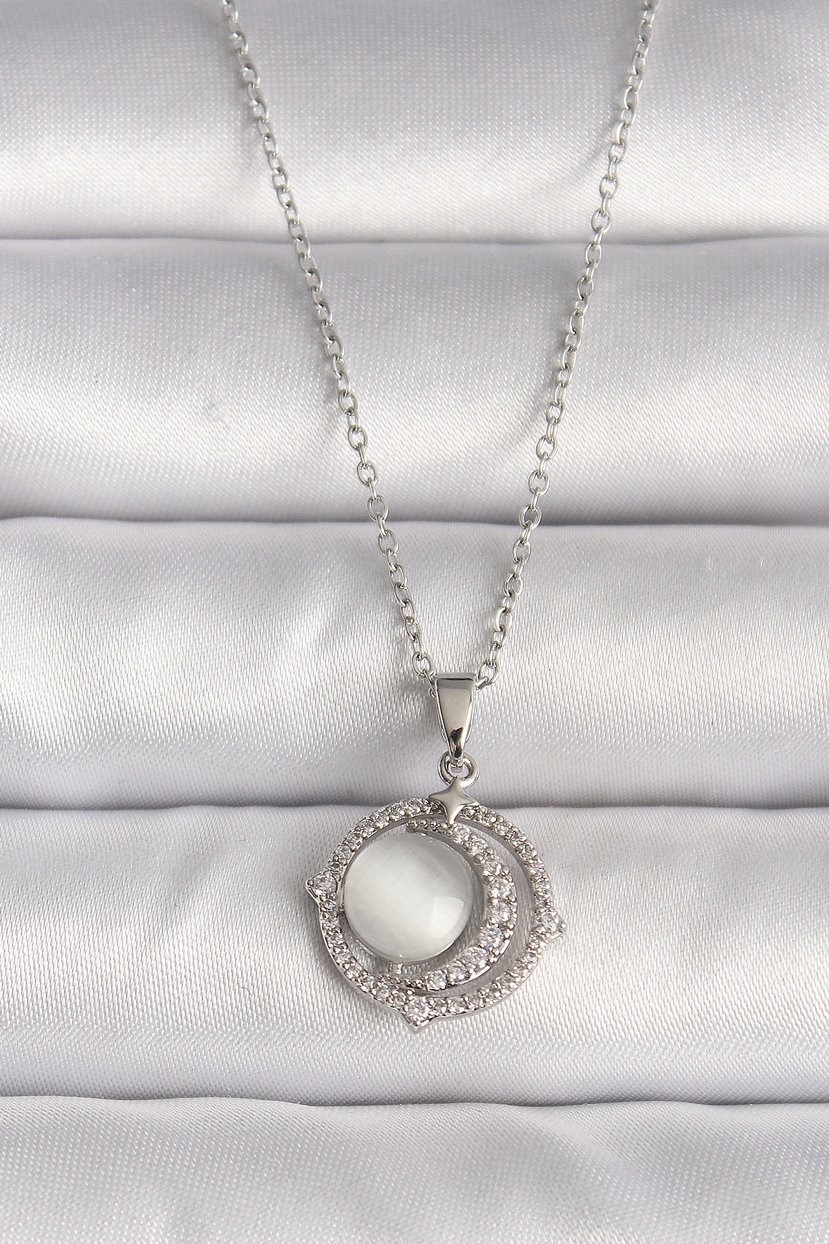 316L Çelik Gümüş Renk Zirkon Taşlı Beyaz Sedefli Hilal Model Kadın Kolye BKO9702