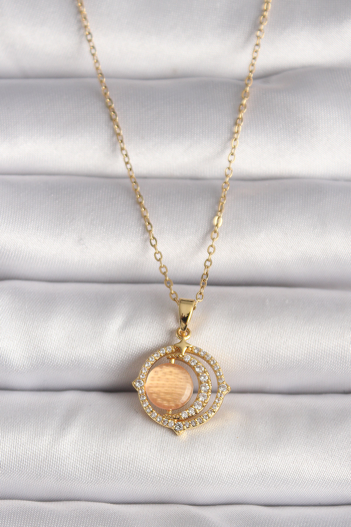 316L Çelik Gold Renk Zirkon Taşlı Turuncu Sedefli Hilal Model Kadın Kolye BKO9704