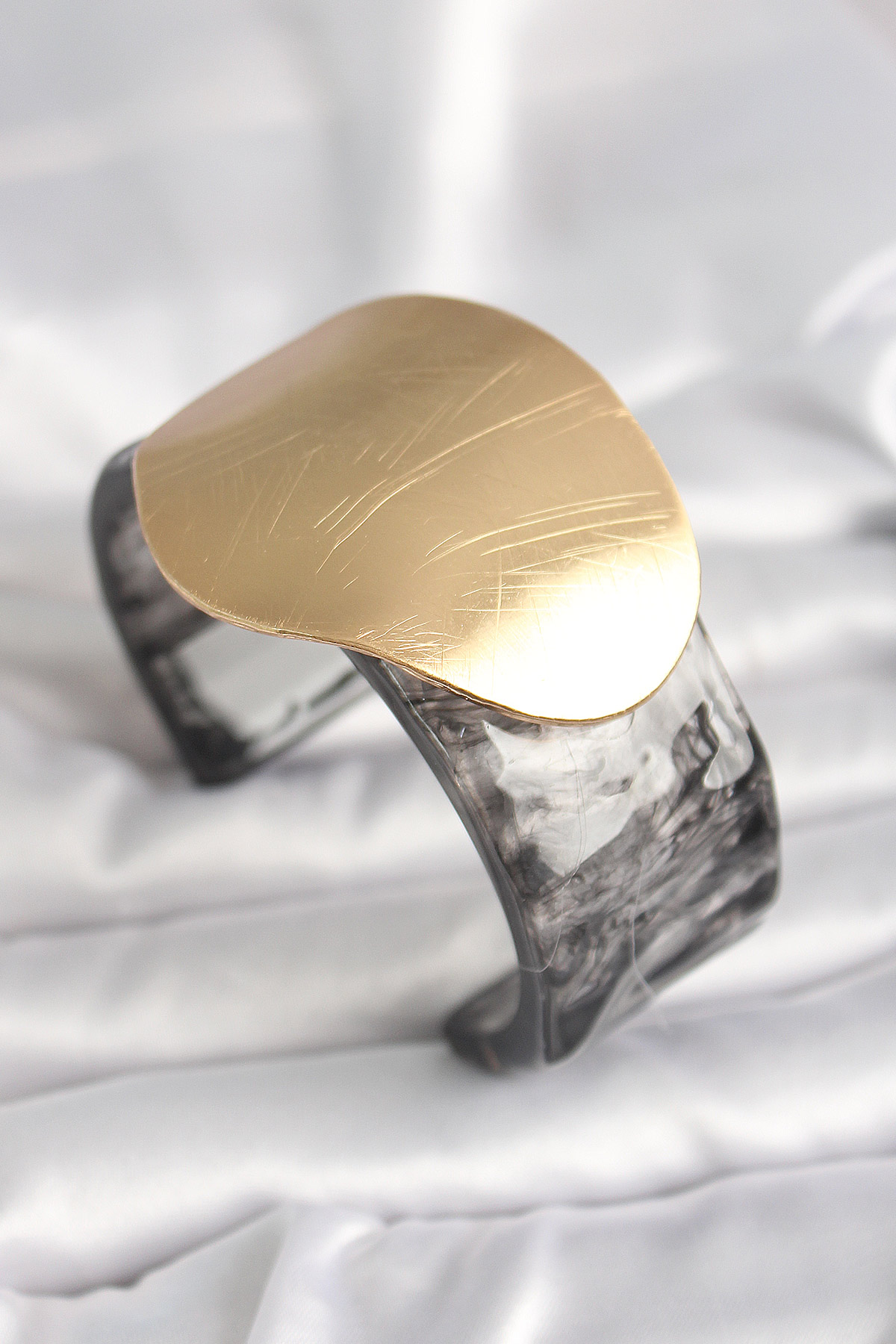 Siyah Mermer Desen Akrilik Plastik Gold Daire Plaka Model Vintage Kadın Bilezik BB6679