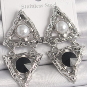 Pirinç Gümüş Renk Sallantı Üçgen Model İnci Detay Kadın Küpe BKP10089