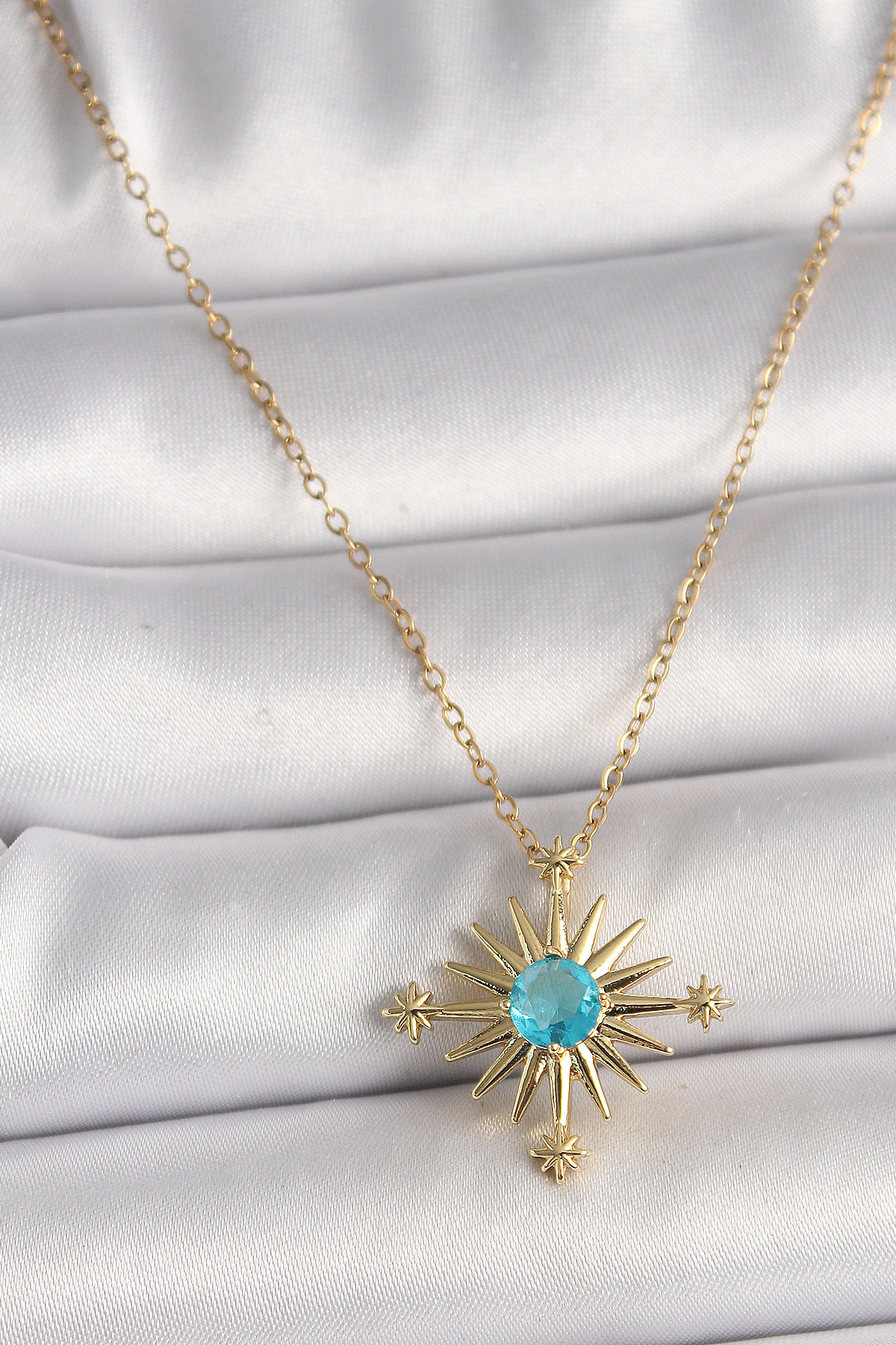 316L Çelik Gold Renk Zincir Mavi Taş Detaylı Kuzey Yıldız Model Kadın Kolye BKO9806