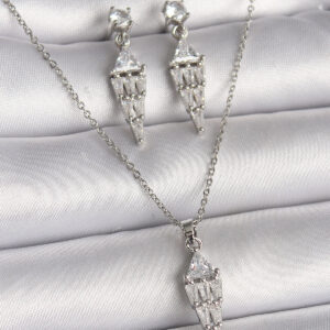 316L Çelik Gümüş Renk Zincir Sallantı Zirkon Taş Model Kadın Kolye Küpe Seti BKO9841