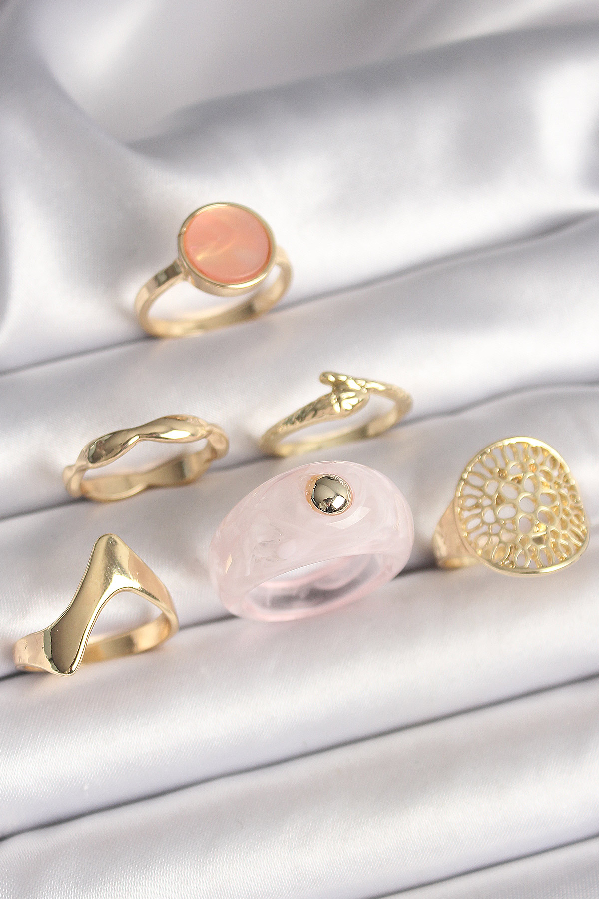 Pirinç Gold Renk Pembe Plastik Yüzük Model Daire Pembe Mine Yılan Detay 6'Lı Kadın Yüzük Seti BYK3613