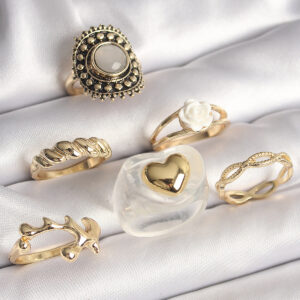 Pirinç Gold Renk Beyaz Gül Figür Kalp İşlemeli Sarmal Detay 6'Lı Kadın Yüzük Seti BYK3639