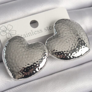 Pirinç Gümüş Renk İşleme Detaylı Kalp Model Kadın Küpe BKP10223