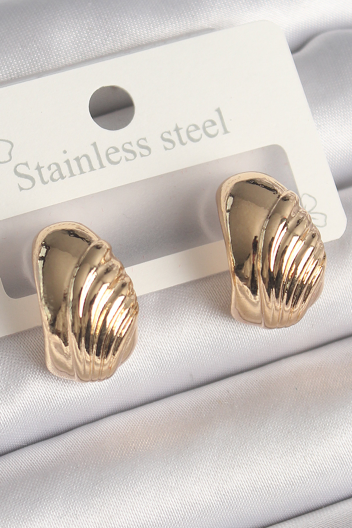 Pirinç Gold Renk İşleme Detaylı Yarım Halka Model Kadın Küpe BKP10245