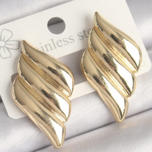 Pirinç Gold Renk 3 Sıralı Dalgalı Model Kadın Küpe BKP10250