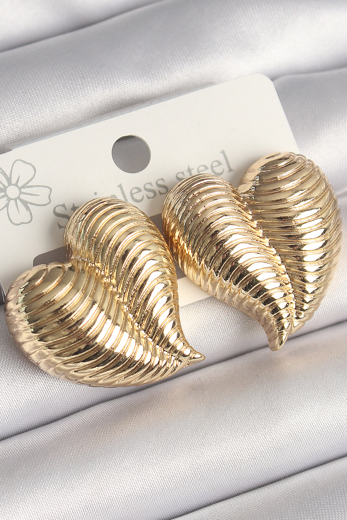 Pirinç Gold Renk İşlemeli Bomba Kalp Model Kadın Küpe BKP10260