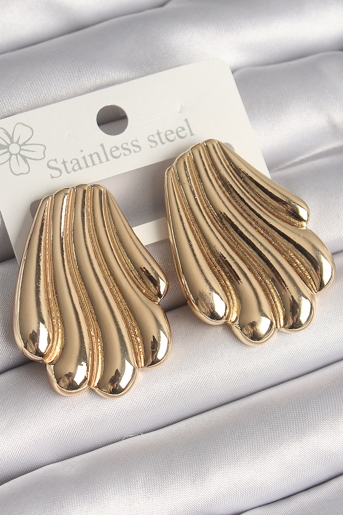 Pirinç Gold Renk İşlemeli İstirdye Model Kadın Küpe BKP10262