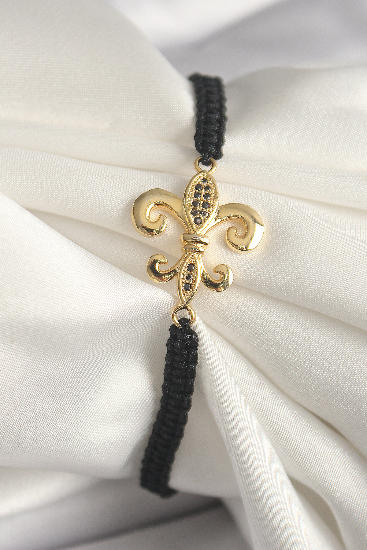 Pirinç Gold Renk Zirkon Taş İşlemeli Zambak Figür Asansörlü Makrome Model Kadın Bileklik BB6804