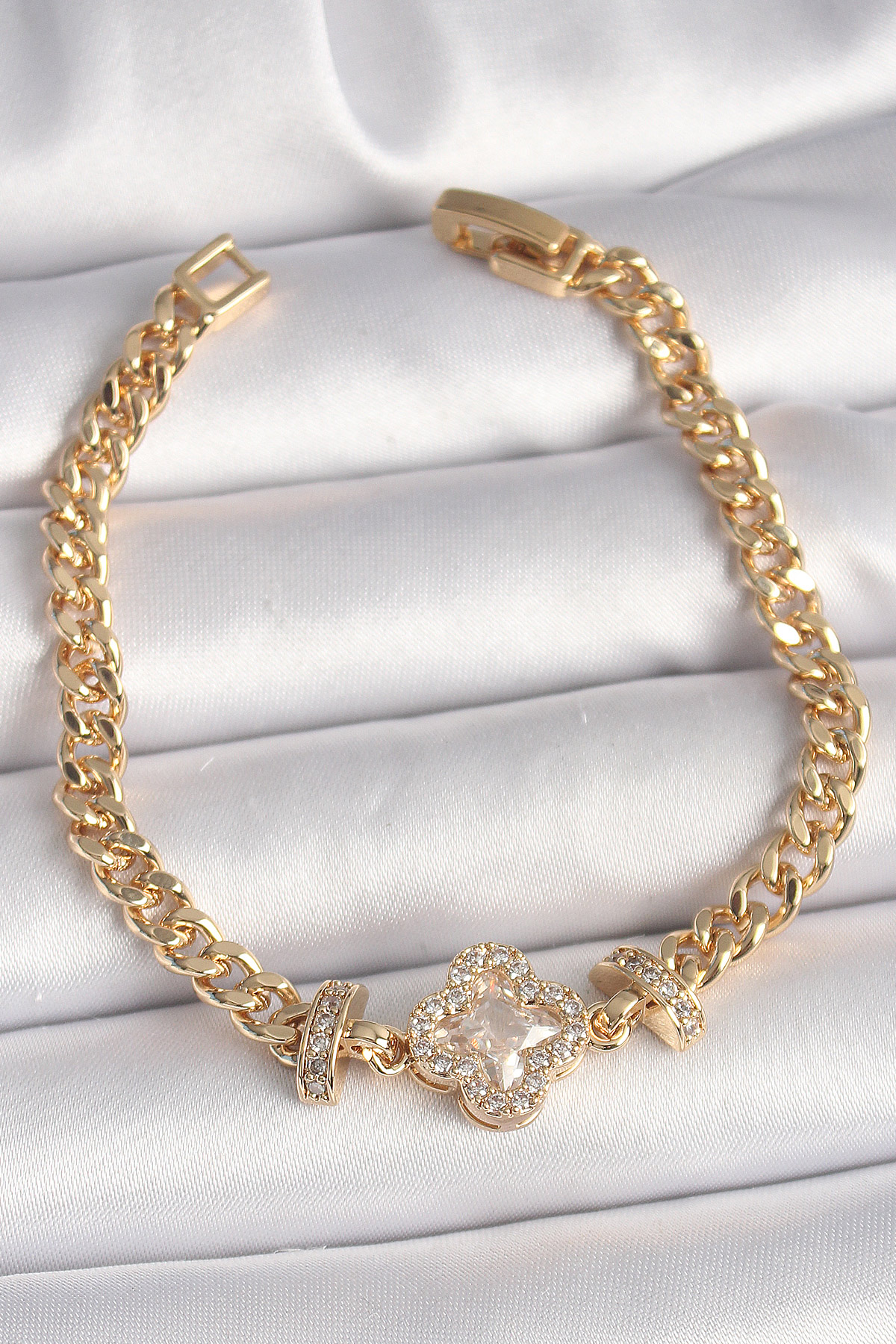 Pirinç Gold Renk Zirkon Taşlı Yonca Figür Zincir Model Kadın Bileklik BB6818