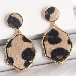 Pirinç Gold Renk Sallantı Leopar Desen Plaka Model Kadın Küpe BKP10340