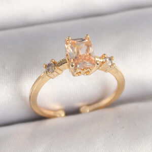 Pirinç Gold Renk Kare Zirkon Taş Model Kadın Yüzük BYK3683