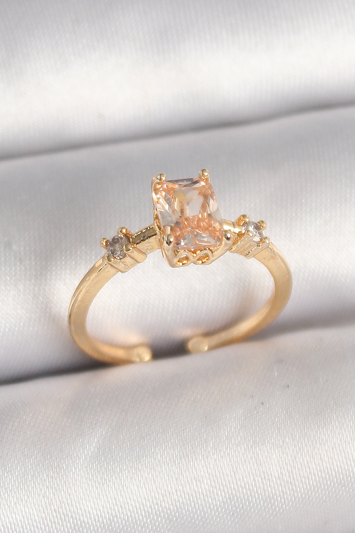 Pirinç Gold Renk Kare Zirkon Taş Model Kadın Yüzük BYK3683