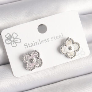 Pirinç Gümüş Renk İşlemeli Yonca Model Kadın Küpe BKP10358