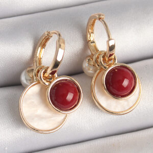 Pirinç Gold Renk Sallantı Beyaz Mineli Bordo Detay Kadın Küpe BKP10362