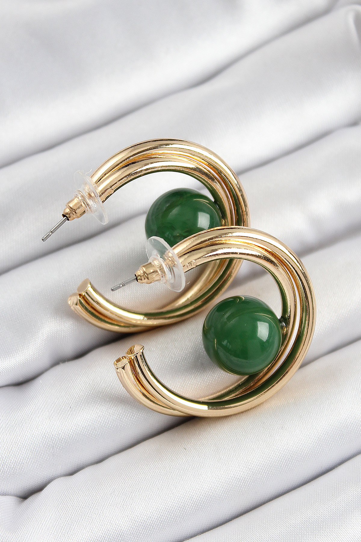 Pirinç Gold Renk Halka Model Yeşil Boncuk Detay Kadın Küpe BKP10365