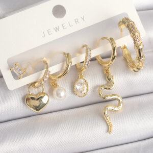 Pirinç Gold Renk Sallantı Yılan Model Zirkon Taşlı Halka Kilit Kalp Detay Kadın Küpe Seti BKP10369