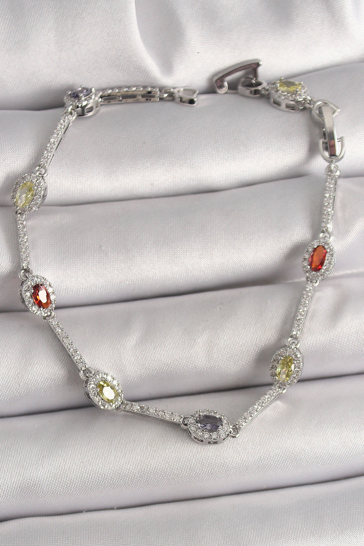 Pirinç Gümüş Renk Renkli Zirkon Taşlı Damla Taş Model Kadın Bileklik BB6873