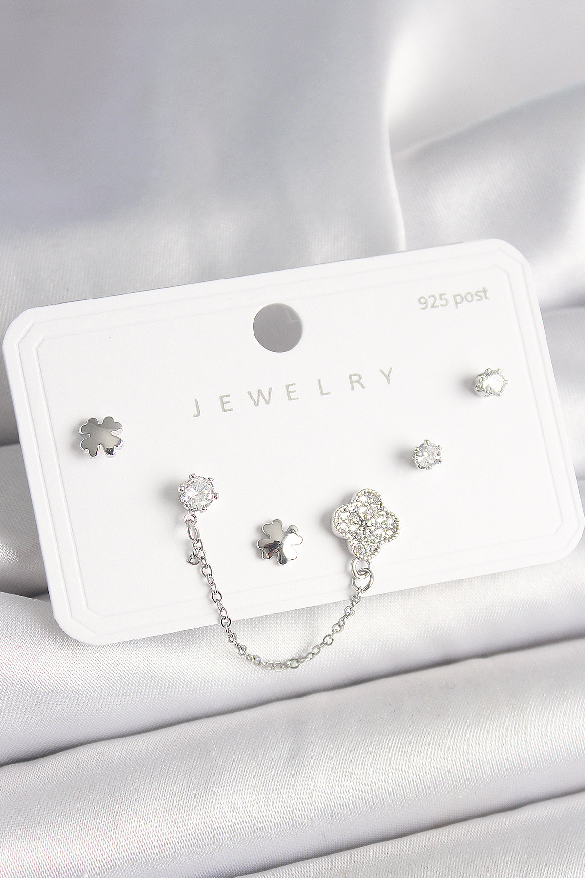 925 Ayar Gümüş Çivi Pirinç Gümüş Renk Zirkon Taşlı Yonca Model Sallantı Zincir Detay Kadın Küpe Seti BKP10400