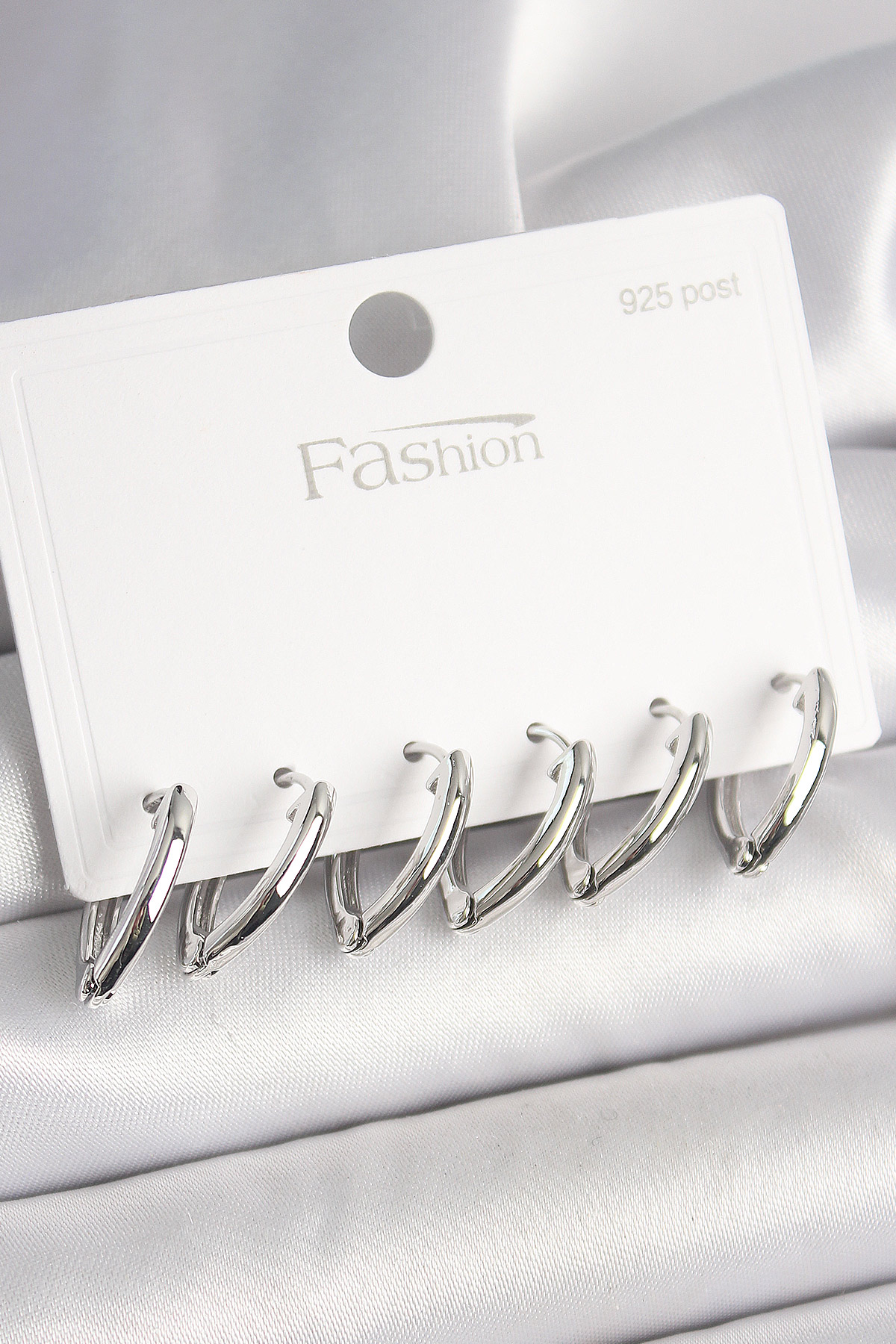 925 Ayar Gümüş Çivi Pirinç Gümüş Renk Üçgen Model Kadın Küpe Seti BKP10414