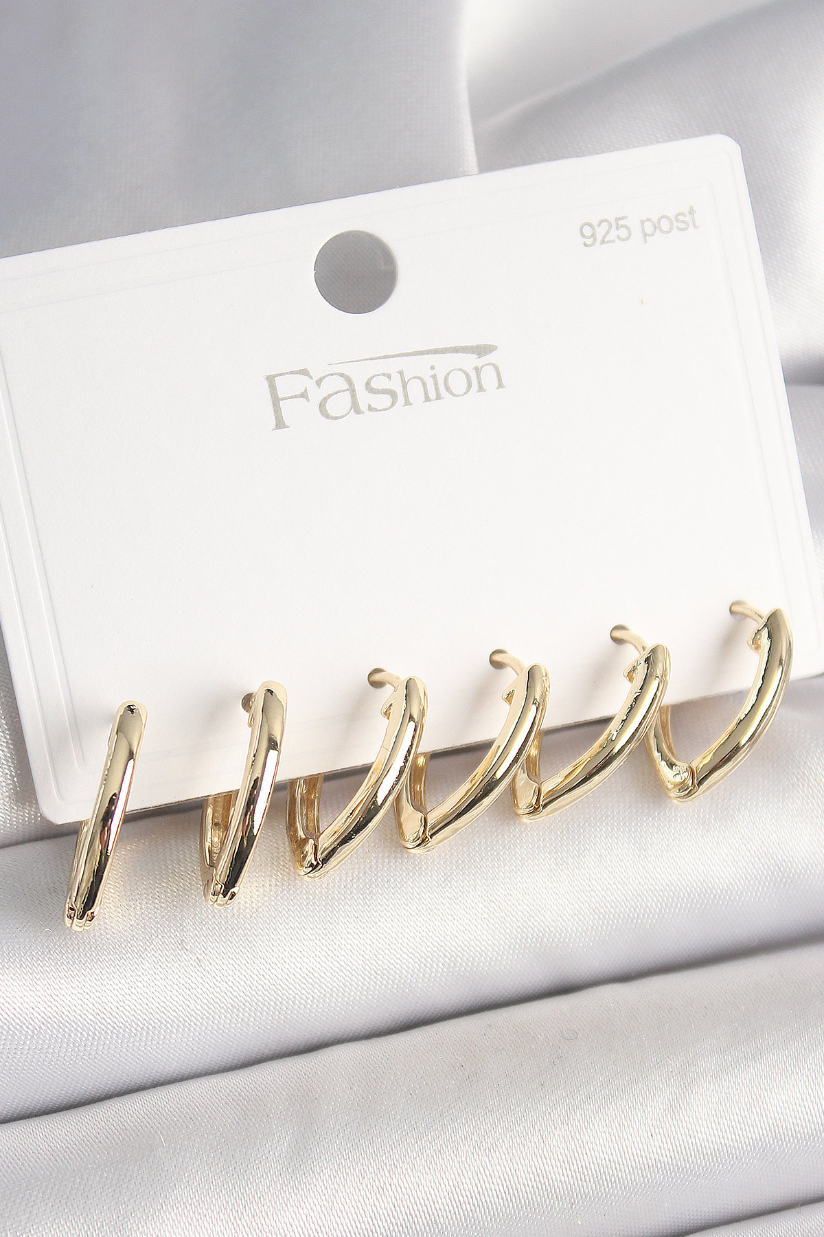 925 Ayar Gümüş Çivi Pirinç Gold Renk Üçgen Model Kadın Küpe Seti BKP10415