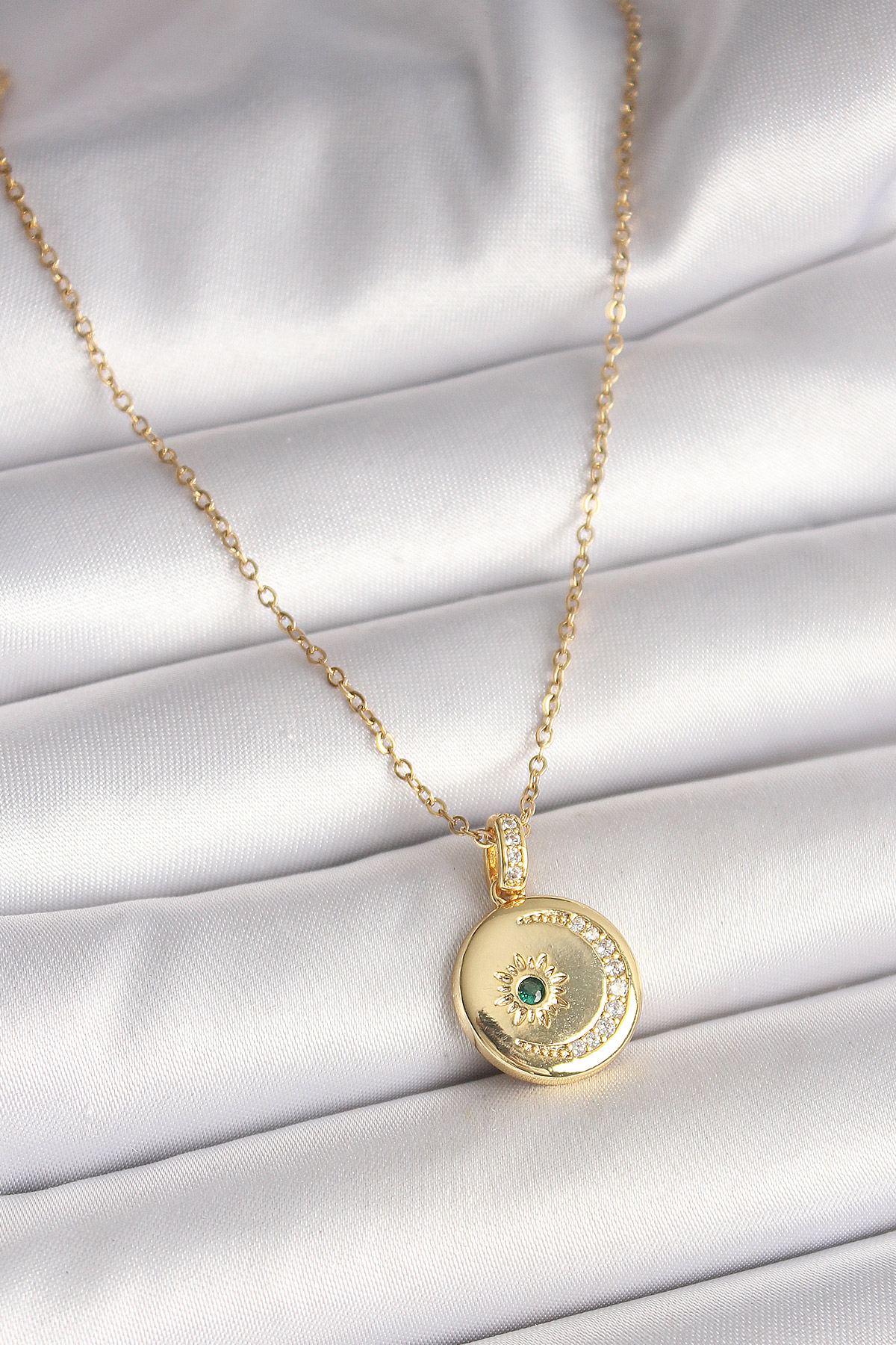 316L Çelik Gold Renk Zincir Zirkon Taş İşlemeli Hilal Yıldız İşlemeli Madalyon Model Kadın Kolye BKO9952