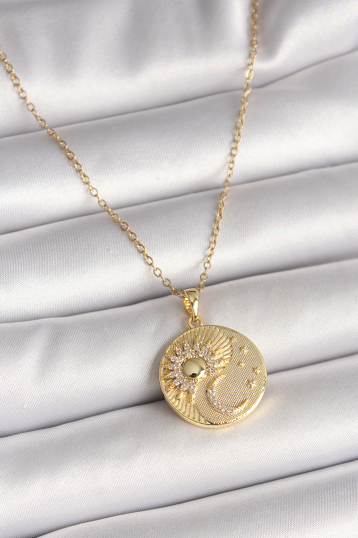 316L Çelik Gold Renk Zincir Zirkon Taşlı Ay Güneş İşlemeli Madalyon Model Kadın Kolye BKO9958
