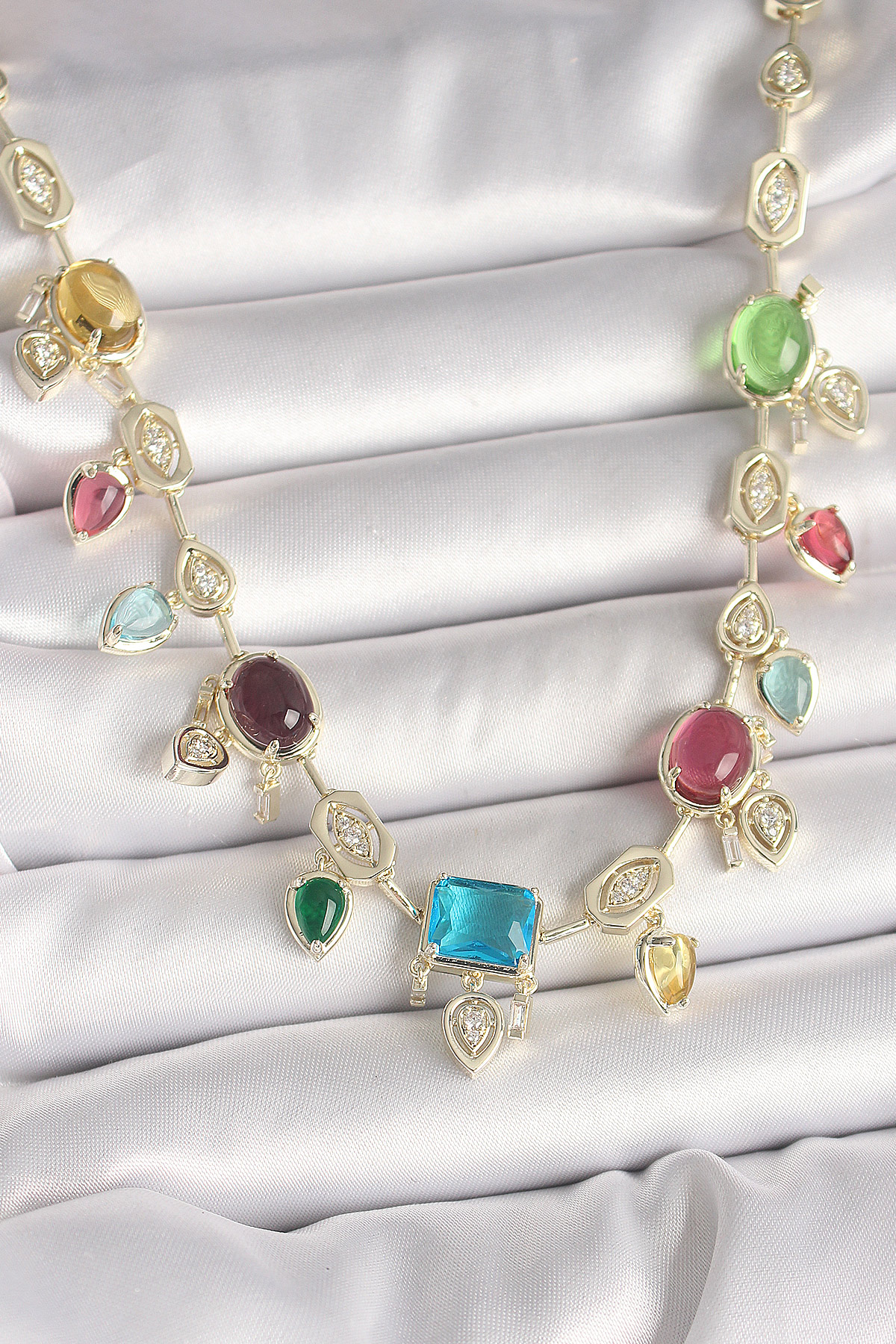 Pirinç Gold Renk Renli Zirkon Taşlı VIP Seri Kadın Kolye BKO10004