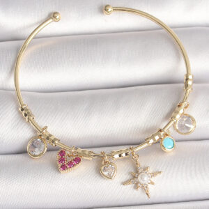 Pirinç Gold Renk Zirkon Taşlı Sallantı Kutup Yıldız Figür İnci Detay Charm Kadın Bileklik BB6887