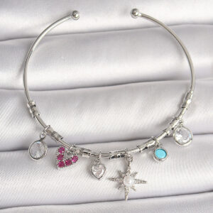 Pirinç Gümüş Renk Sallantı Zirkon Taşlı Kutup Yıldız Figür Kalp Detay Charm Kadın Bileklik BB6898