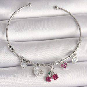 Pirinç Gümüş Renk Sallantı Kiraz Figür Kalp Detay Charm Kadın Bileklik BB6901