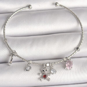 Pirinç Gümüş Renk Sallantı Zirkon Taşlı Ayıcık Figür Kırmızı Taş Detay Charm Kadın Bileklik BB6912