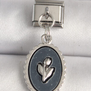 316L Çelik Gümüş Renk Çiçek İşlemeli Siyah Portre Model Nomination Charm BC1215