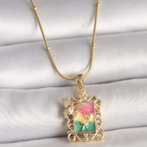 316L Çelik Gold Renk Renkli Zirkon Taşlı Kelebek İşlemeli Portre Model Kadın Kolye BKO10024