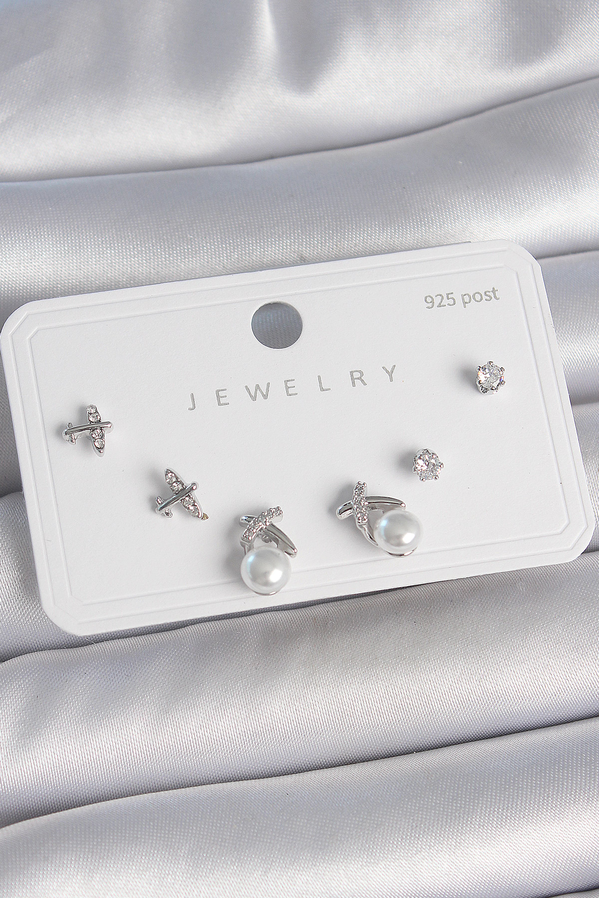 Pirinç Gümüş Renk Zirkon Taşlı Kelebek Model İnci Detay 925 Ayar Gümüş Çivi Kadın Küpe Seti BKP10479