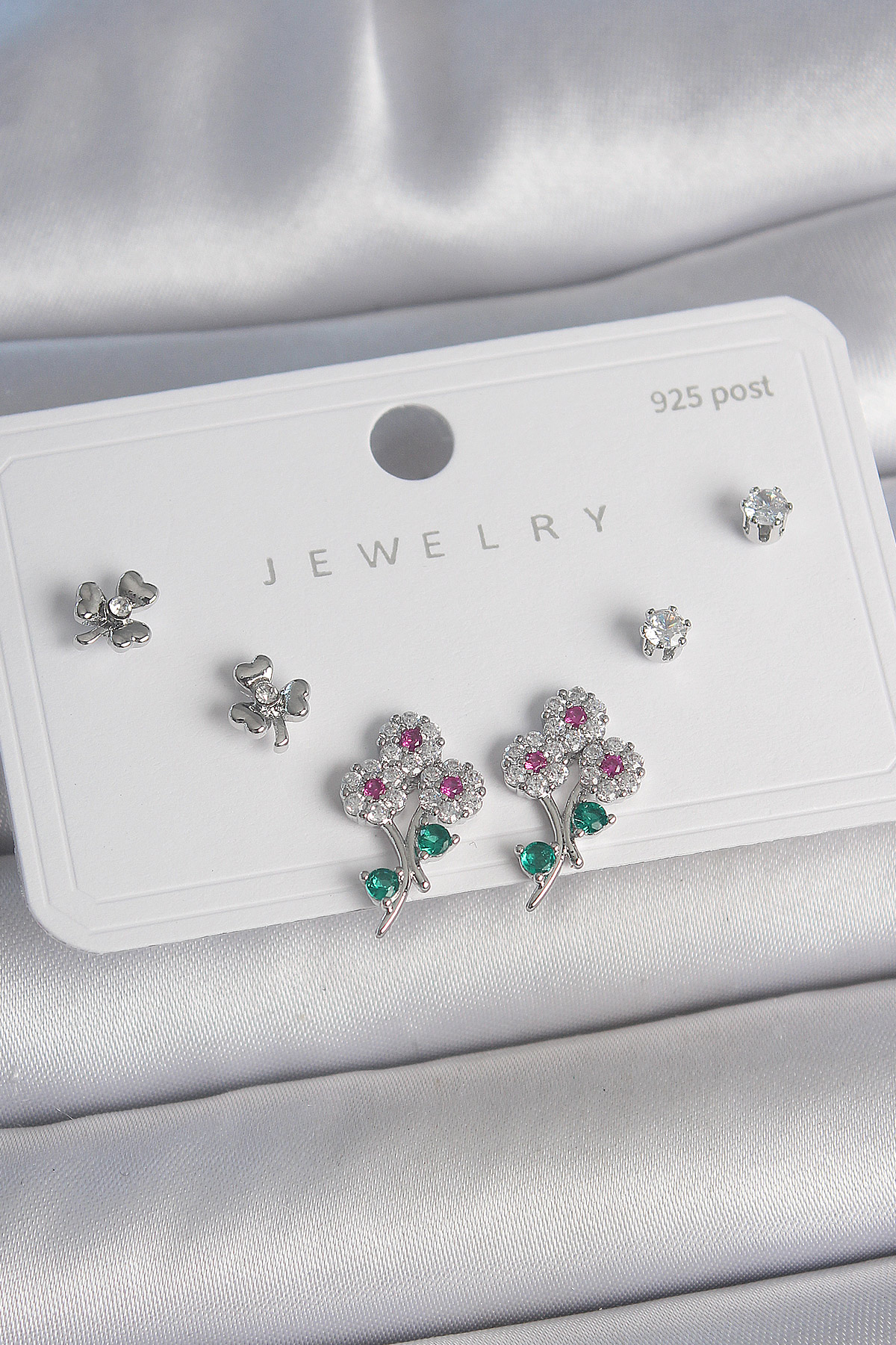 Pirinç Gümüş Renk Renkli Zirkon Taşlı Çiçek Model Yaprak Detay 925 Ayar Gümüş Çivi Kadın Küpe Seti BKP10487