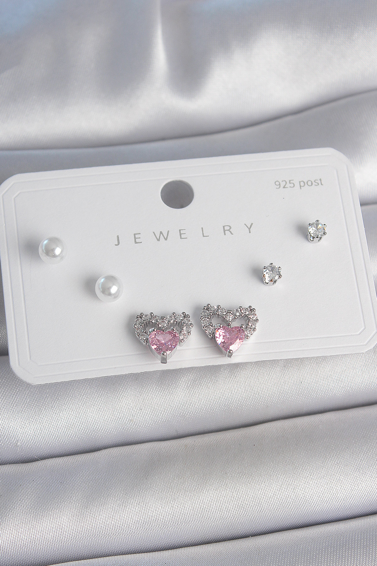 Pirinç Gümüş Renk Pembe Zirkon Taşlı Kalp Model İnci Detay 925 Ayar Gümüş Çivi Kadın Küpe Seti BKP10489