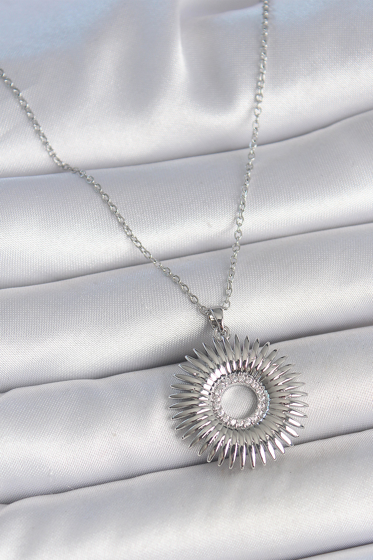 316L Çelik Gümüş Renk Zincir Zirkon Taşlı Nova Yıldız Model Kadın Kolye BKO10046