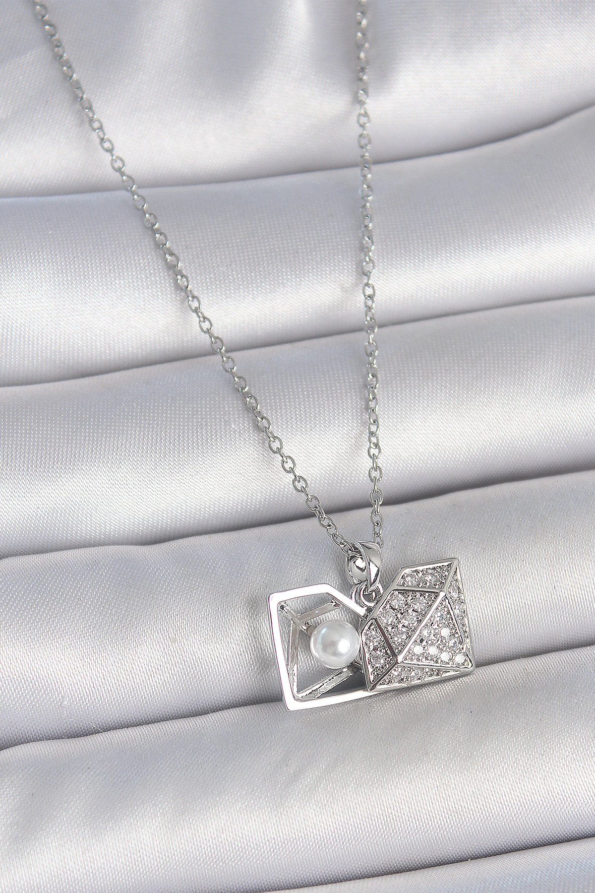 316L Çelik Gümüş Renk Zincir Zirkon Taşlı İncili Açılır Elmas Model Kadın Kolye BKO10048