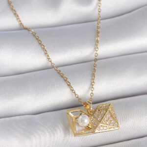 316L Çelik Gold Renk Zincir Zirkon Taşlı Açılır İncili Elmas Model Kadın Kolye BKO10049