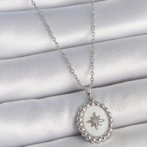 316L Çelik Gümüş Renk Zincir Beyaz Mineli Kutup Yıldız İşlemeli Madalyon Model Kadın Kolye BKO10062