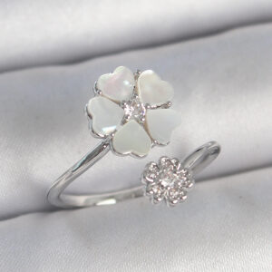 Pirinç Gümüş Renk Beyaz Mineli Çiçek Model Zirkon Taş Detay Kadın Yüzük BYK3712
