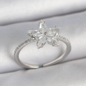 Pirinç Gümüş Renk Zirkon Taşlı Yıldız Model Ayarlanabilir Kadın Yüzük BYK3716