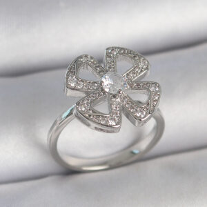 Pirinç Gümüş Renk Zirkon Taşlı Yonca Model Ayarlanabilir Kadın Yüzük BYK3718