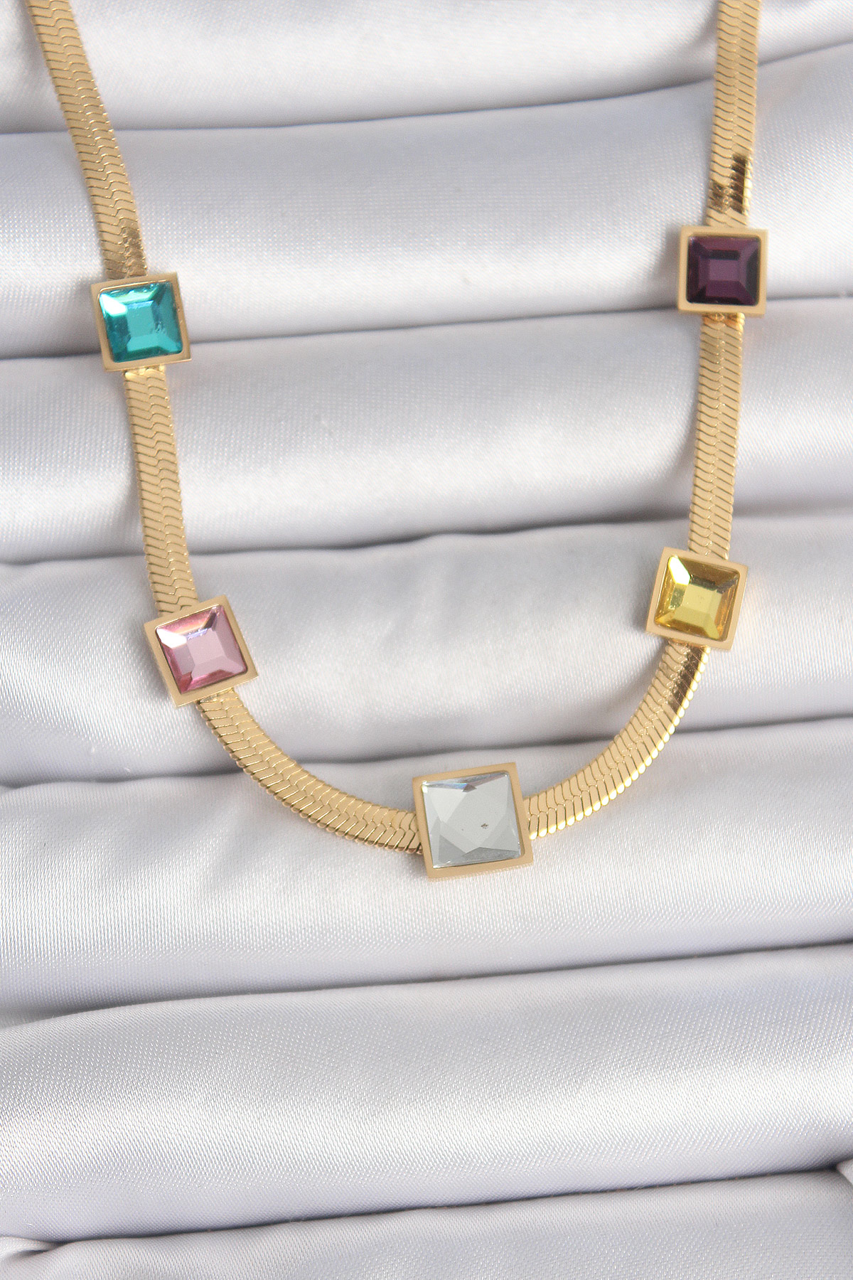 316L Çelik Gold Renk İtalyan Zincir Model Kare Renkli Zirkon Taşlı Kadın Kolye BKO10118