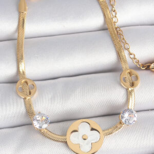 316L Çelik Gold Renk İtalyan Zincir Beyaz Mineli Yonca Model Zirkon Taş Detaylı Kadın Bileklik BB6954